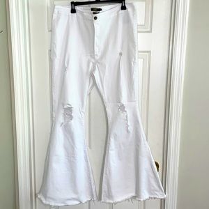 Like new! White Flare Chic Soul Jeans